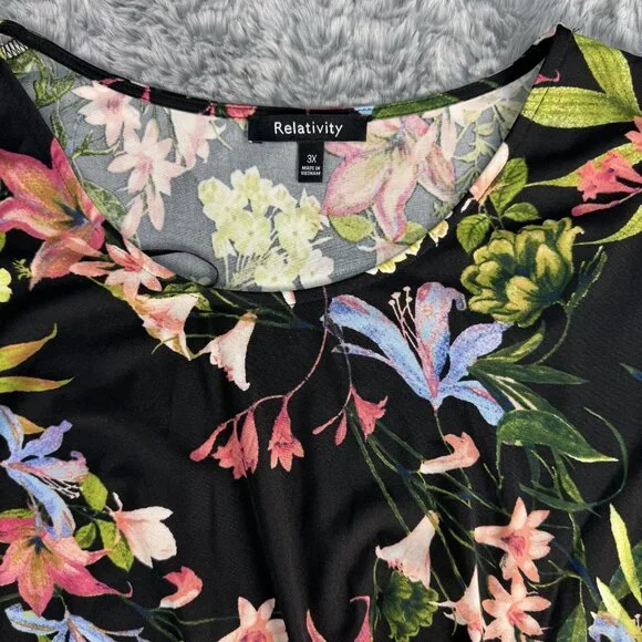 NEW Relativity Womens 3X Black Floral Asymmetric Hem Tunic Top Realx Stretch - Picture 5 of 6